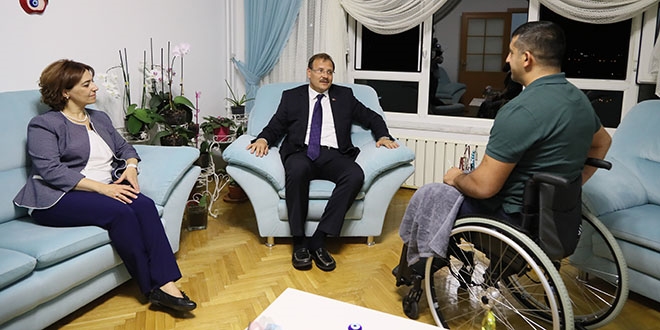 Çavuşoğlu'ndan gazilere ziyaret
