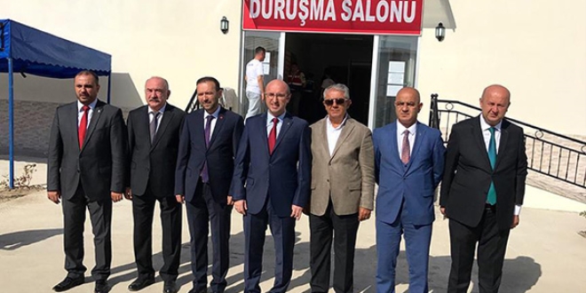 7 partinin il başkanları, darbe davasını takip ediyor