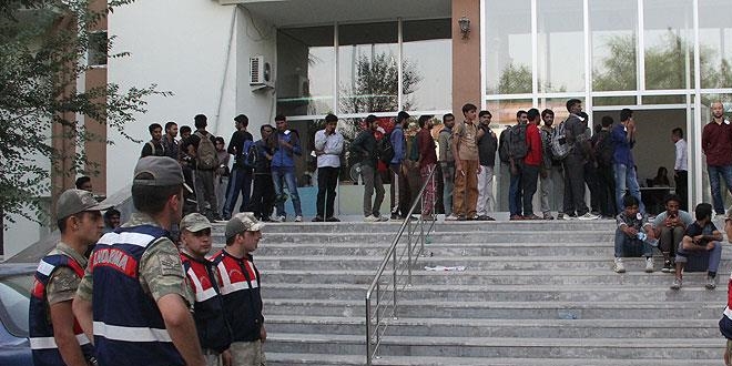 50 ki�ilik yolcu otob�s�nde 174 ka�ak yakaland�