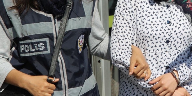 Manisa'da FETÖ'den gözaltına alınan 2 kadın tutuklandı