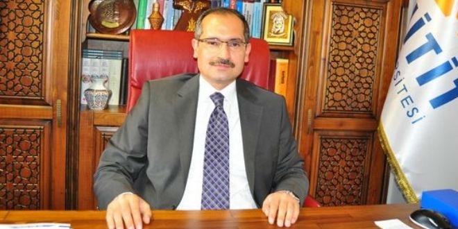 MEB, FETÖ'cünün makalesini okul kitabına koymuş