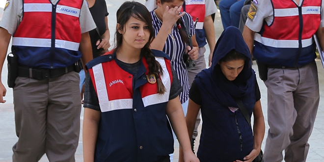 Serbest bırakılmalarına sevinemeden gözaltına alındılar