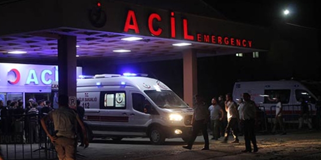 Şırnak'ta zırhlı polis aracı devrildi: 2 yaralı