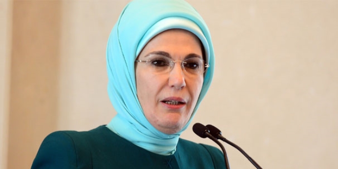 Emine Erdoğan'dan mültecilerle dayanışma çağrısı