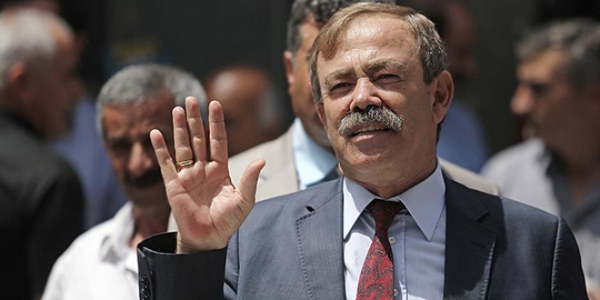Aranan HDP'li eski belediye başkanı teslim oldu