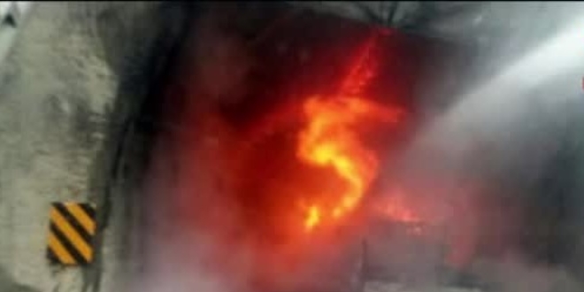 Bursa'da otomobil alev aldı: 2 kişi yanarak öldü