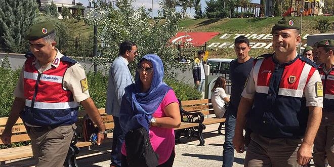 Çocuğu kandırıp dolandırıcılık yapan çete çökertildi