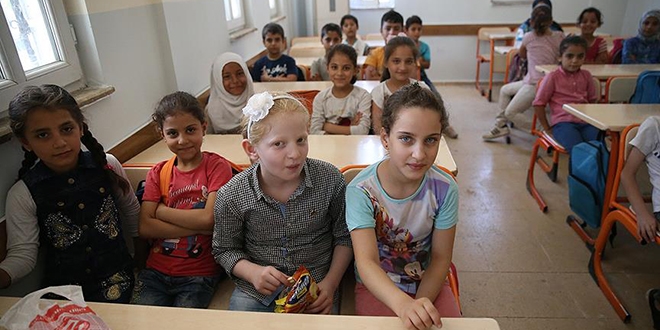 Savaş mağduru çocuklar geleceğe hazırlanıyor