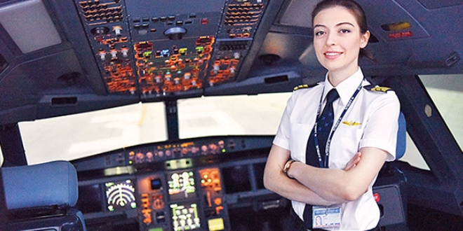 Eski hostes artık bir pilot