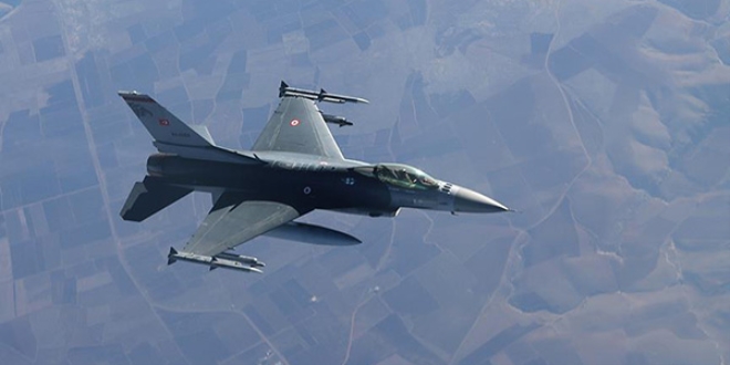 Jetler, Irak'ın kuzeyinde PKK hedeflerini vurdu