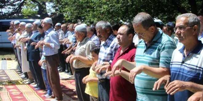 Köylüler 40 yıl sonra yağmur duasına çıktı