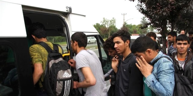 Kırklareli'de 65 kaçak ve sığınmacı yakalandı