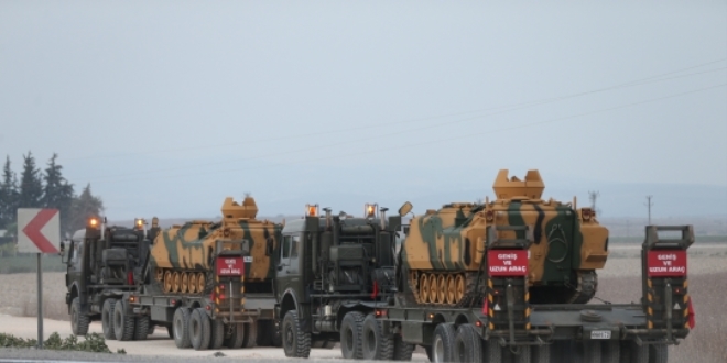 Komando birlikleri ve zırhlı araçlar Reyhanlı'ya ulaştı
