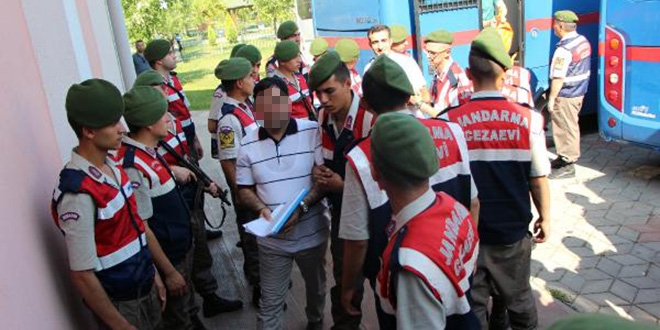 FETÖ sanığına 'itirafı reddedin' notu