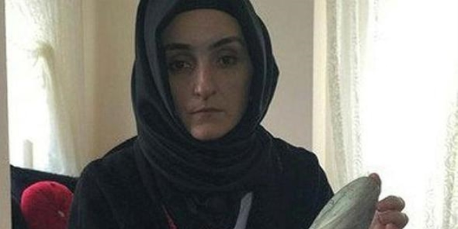 Doktor ve hemşire hastanın karnında 'ekartör' unuttu
