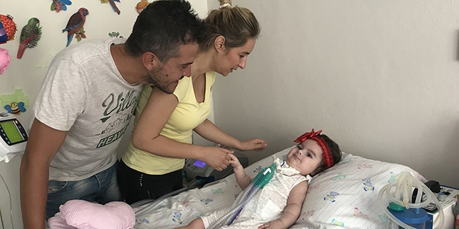 SMA hastası bebeğin ailesinin ilaç sevinci