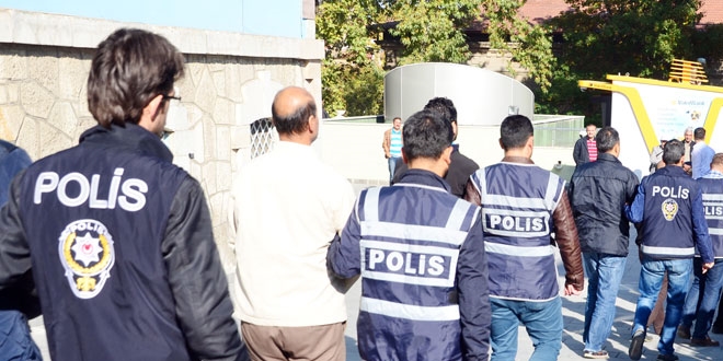 8 ilde FETÖ operasyonu: 7 kişi gözaltına alındı