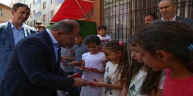 Akdağ, Arakan'lı müslümanları ziyaret etti