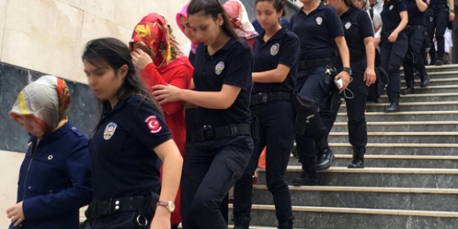 Eski polis eşlerine ByLock gözaltısı