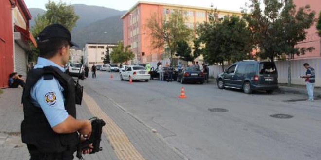 Bursa'da 200 polisin katılımıyla asayiş uygulaması