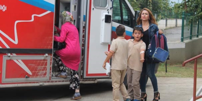 Okul'da arı saldırdı... 1 öğretmen, 9 öğrenci hastanelik