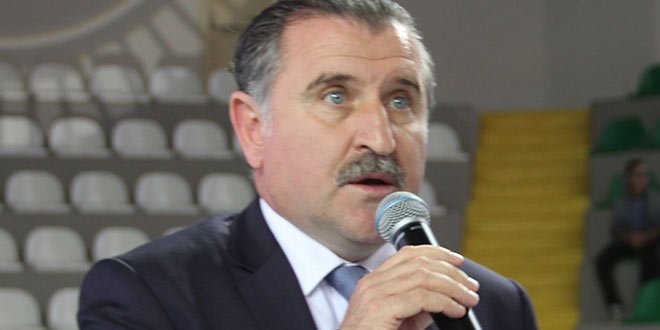 'Birilerinin yaktığı salonları biz yeniden yapacağız'