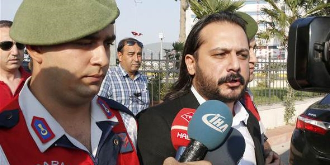 Serbes'in arac�n�n yan�nda bulunan alkol kutusu incelenecek