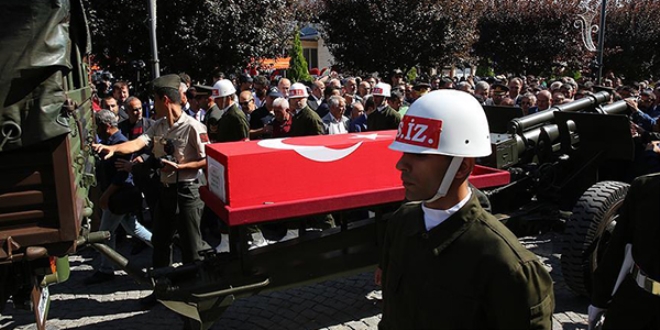 Şehit uzman çavuş gözyaşlarıyla uğurlandı