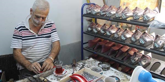 Yarım asırdır ayakkabı yapıyor