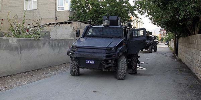 Van'da g�steri ve y�r�y��ler yasakland�