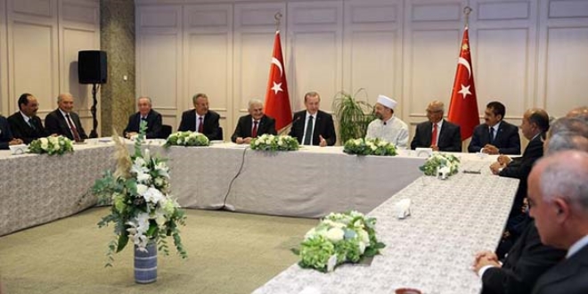 Cumhurba�kan� Erdo�an 10 Muharrem �ftar�'na kat�ld�