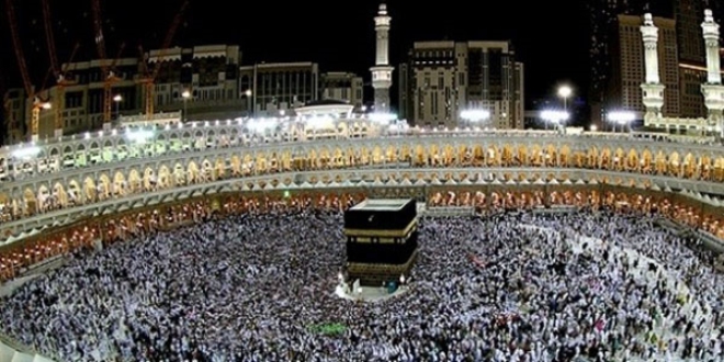 Kabe zemzem ve gül suyuyla yıkandı