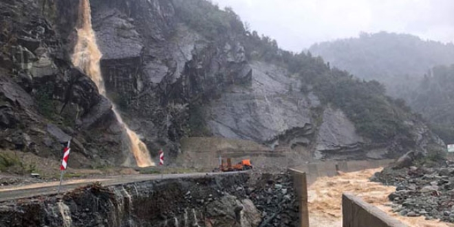Rize'de 20'ye yakın ev boşaltıldı