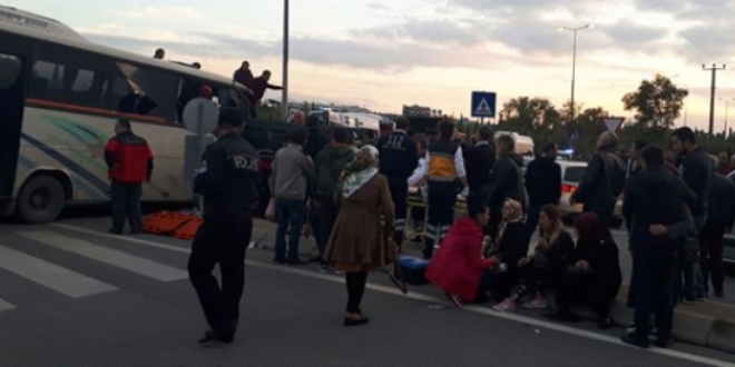 Kocaeli'de servis midib�s� ile t�r �arp��t�: 21 yaral�