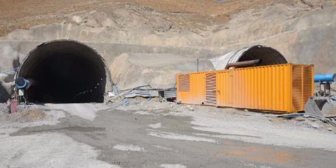 Van-Hakkari yolunda 32 viraj tarih oluyor