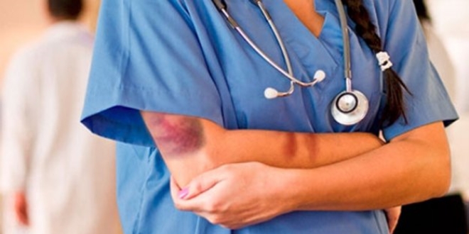 Sa�l�k �al��anlar� g�nde 30 �iddet vakas�yla kar��la��yor