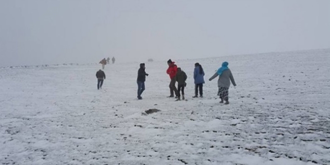 Ardahan'da kar yağışı ve dolu etkili oldu