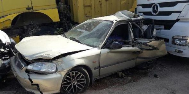 Afyonkarahisar'da otomobil ile t�r �arp��t�: 4 �l�