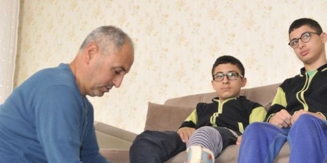 SP hastası ikizlerin yürüyebilmesi için kampanya başlatıldı
