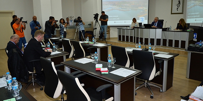 AK Parti'li meclis üyesinin mikrofonu kapatıldı