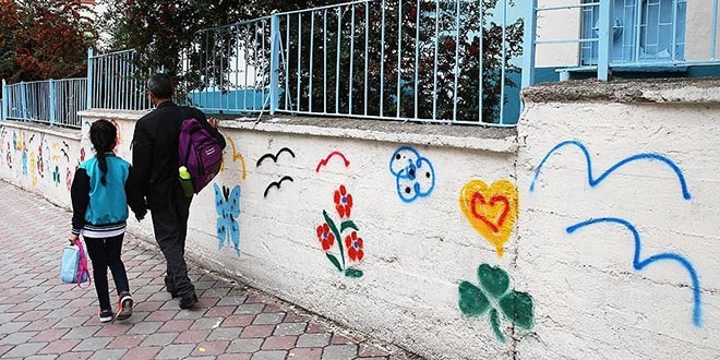 Çocuğunun elini artık rahatça tutabiliyor