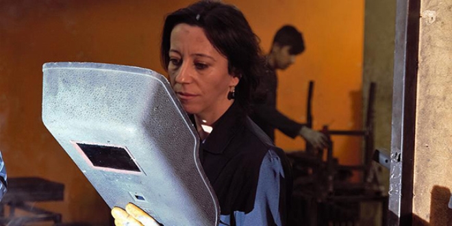 Metal teknolojileri bölümünün kadın öğretmeni