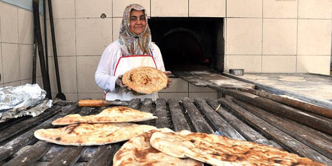Eşinden kalan ekmek teknesinde hayat mücadelesi