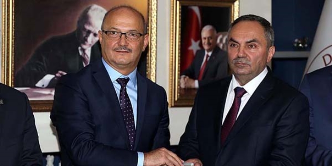 Düzce Belediye Başkanı Ay, görevi devraldı