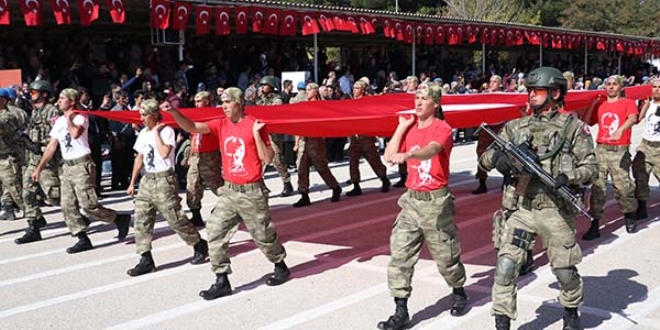 Isparta'da 705 acemi er ile 174 uzman erbaş yemin etti