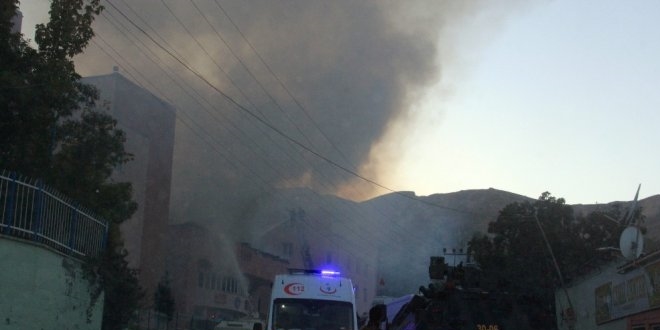 Hakkari'de KYK yurdunun çatı katında yangın
