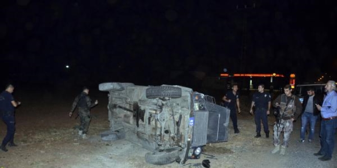 anlurfa'da zrhl ara devrildi: 2 polis yaral