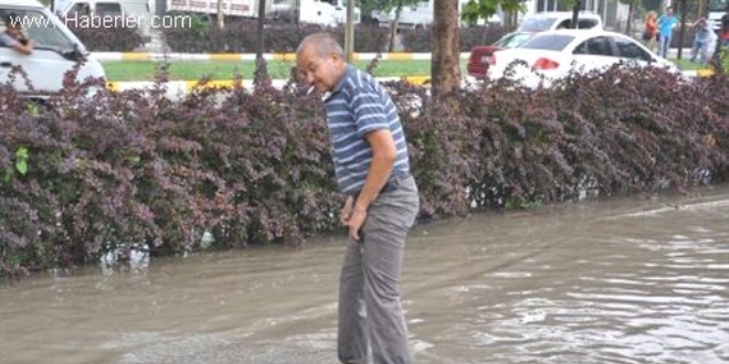 Denizli'de etkili olan sağanak, hayatı olumsuz etkiledi