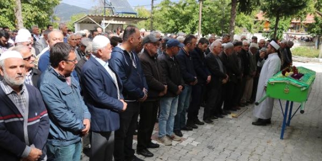 Ambulansta çıkan yangında ölen hasta defnedildi