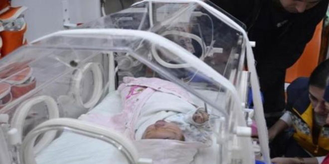 Çöpe atılan 4 günlük bebek koruma altına alındı